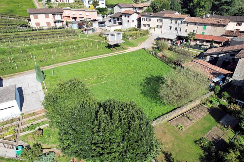 Terreno edificabile R3 in zona molto tranquilla a soli 9 km da Lugano (5)