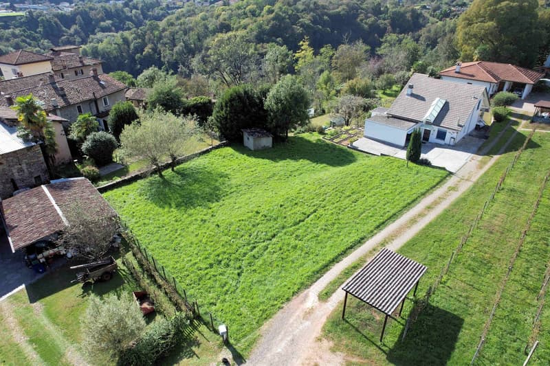 Terreno edificabile R3 in zona molto tranquilla a soli 9 km da Lugano (2)