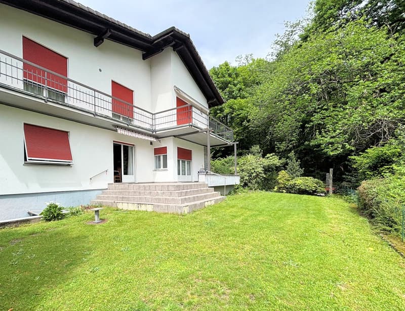 Detached house with 2 floors, white paint, red shutters, large front yard, balcony, stairs leading to entrance