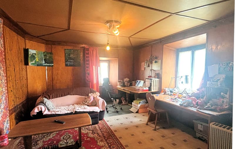 Grande casa in stile alpino in posizione comoda e strategica (11)