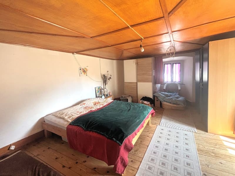 Grande casa in stile alpino in posizione comoda e strategica (12)