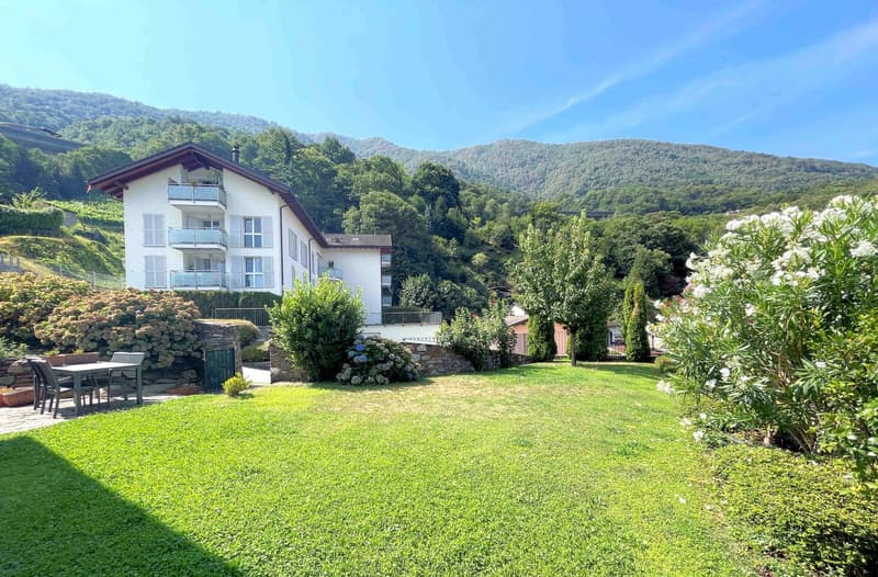 Moderna villetta con bel giardino in zona collinare (6)