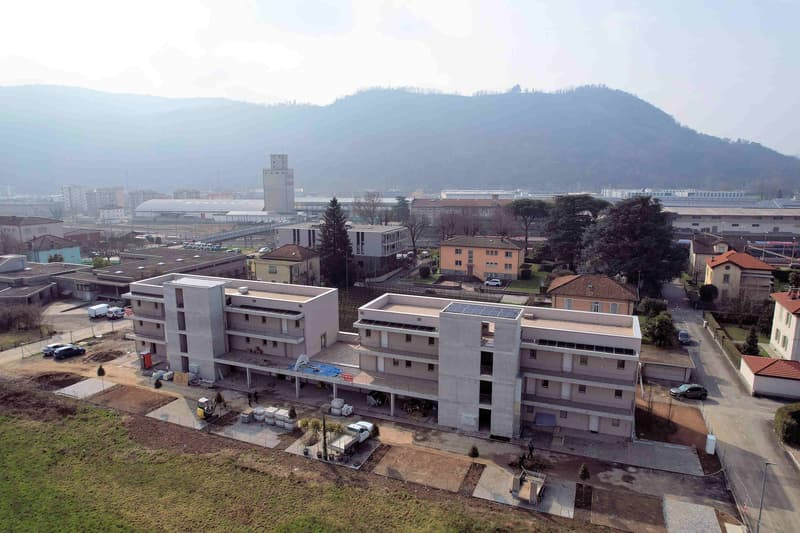 Nuovo appartamento con grande terrazza in zona comoda e strategica (1)
