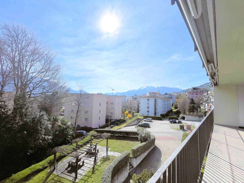 Appartamento con grande terrazza coperta in zona comoda e strategica (11)