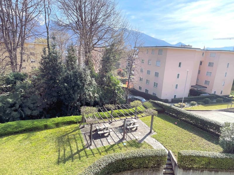 Appartamento con grande terrazza coperta in zona comoda e strategica (12)