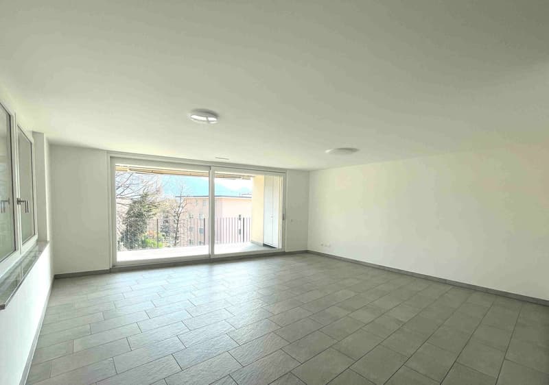 Appartamento con grande terrazza coperta in zona comoda e strategica (3)