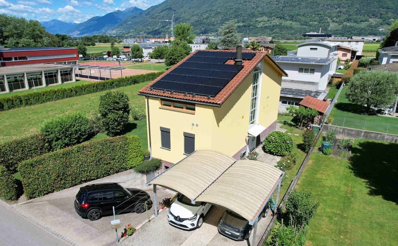 Casa con ampio giardino ben curato in zona tranquilla e soleggiata (3)