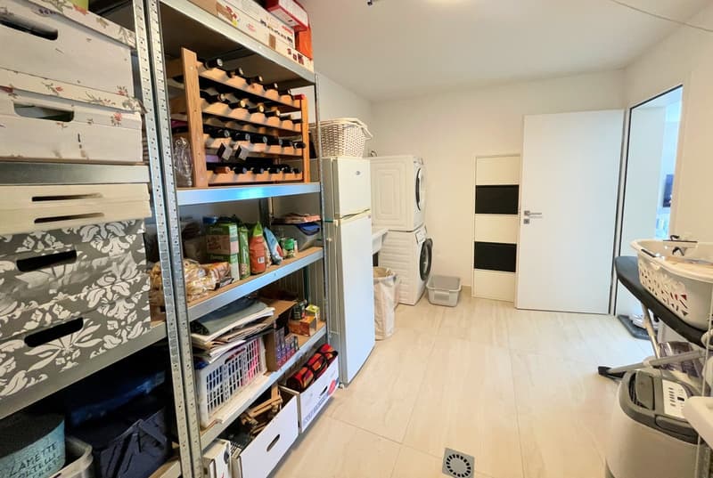 Elegante appartamento in collina con vista panoramica in esclusiva residenza (17)