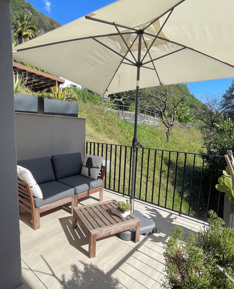 Elegante appartamento in collina con vista panoramica in esclusiva residenza (19)