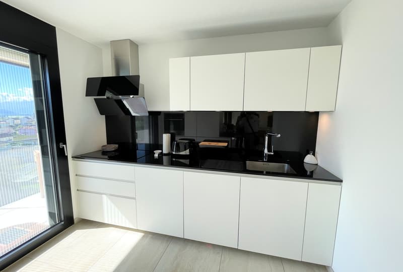 Elegante appartamento in collina con vista panoramica in esclusiva residenza (12)
