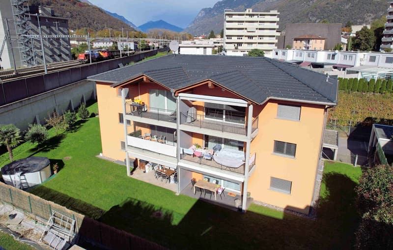 Appartamento con bel giardino in piccola ed elegante costruzione (2)