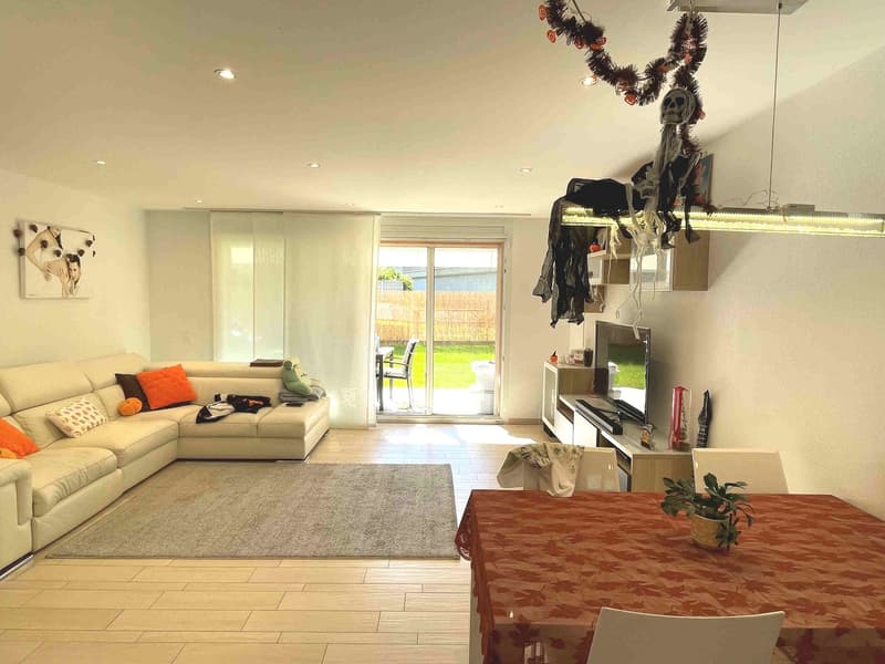 Appartamento con bel giardino in piccola ed elegante costruzione (8)