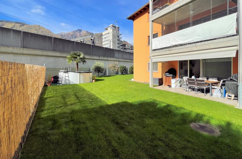 Appartamento con bel giardino in piccola ed elegante costruzione (4)