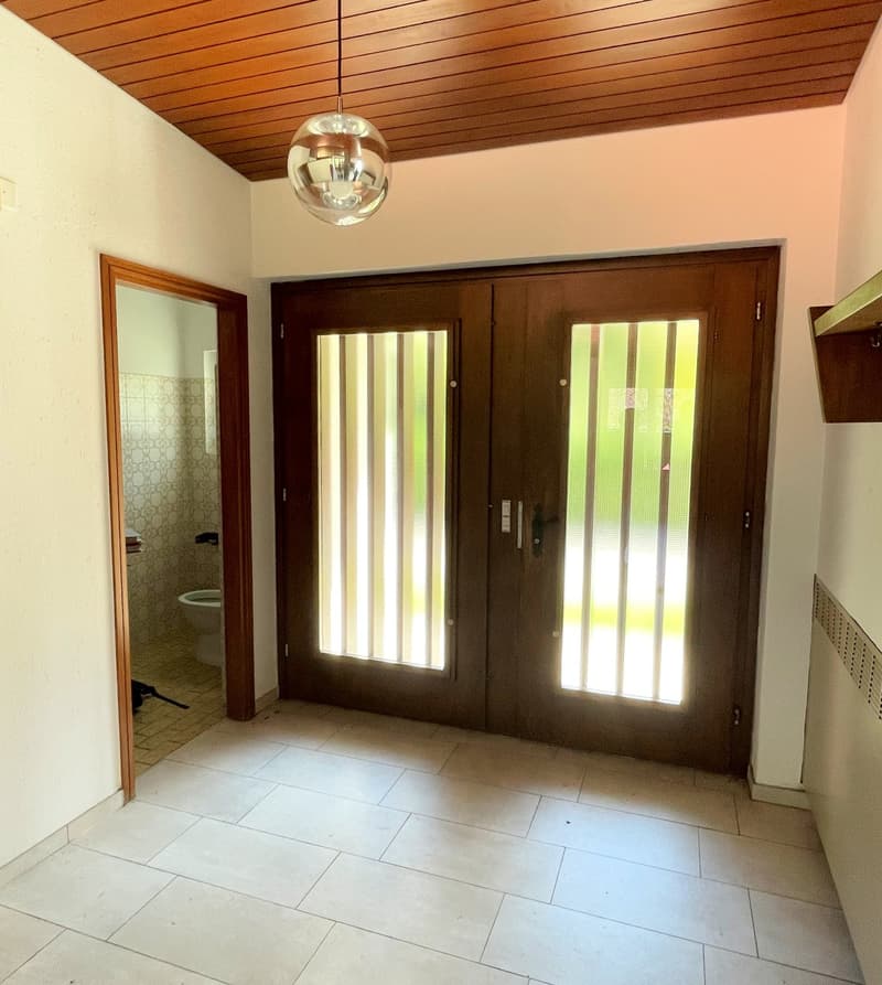 Spaziosa abitazione con grande terreno in zona residenziale (6)