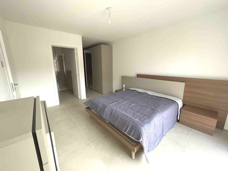 Nuovo appartamento con grande terrazza in zona comoda e strategica (9)