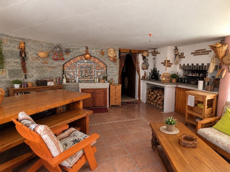Spaziosa casa in collina con vista panoramica grande terreno e rustico in pietra (17)