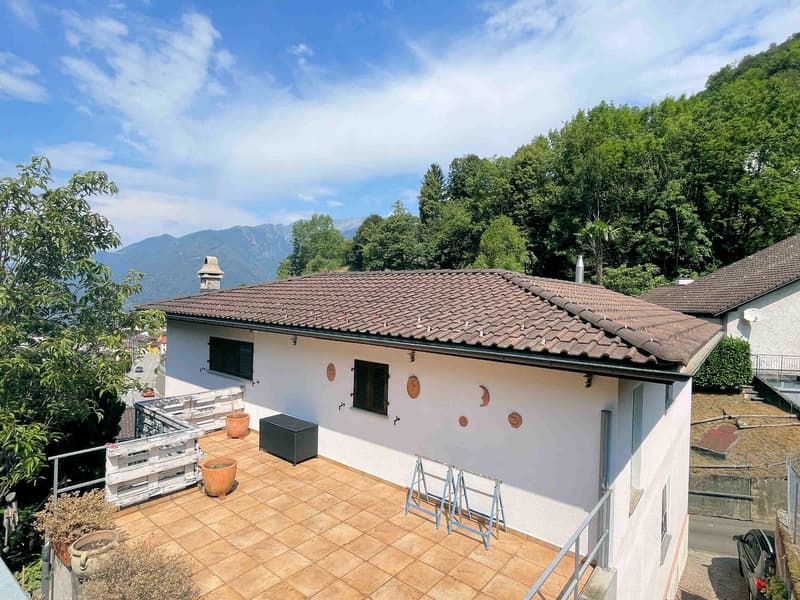 Spaziosa casa in collina con vista panoramica grande terreno e rustico in pietra (16)