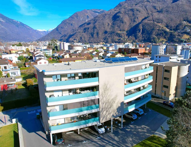 Appartamento con grande terrazza coperta in zona comoda e tranquilla (1)