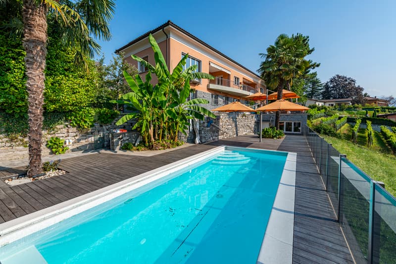 Villa mediterranea con splendido giardino e piscina (1)