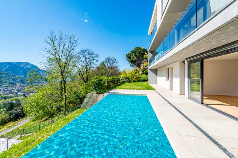 Splendido appartamento con giardino e piscina privata (2)