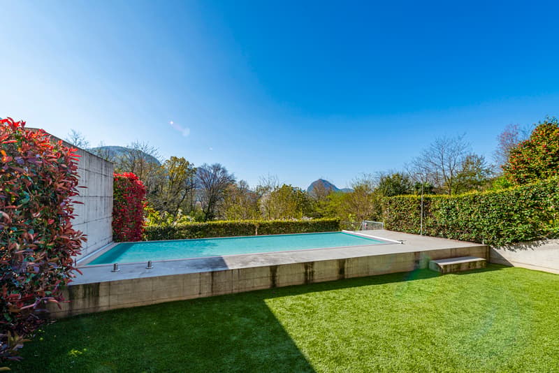 Villa moderna con piscina e vista panoramica (5)