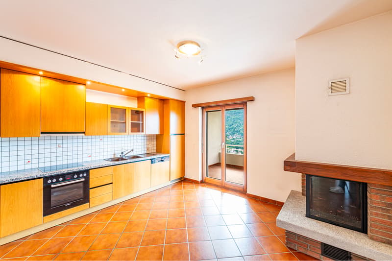 Casa bifamiliare con grande terreno edificabile (11)