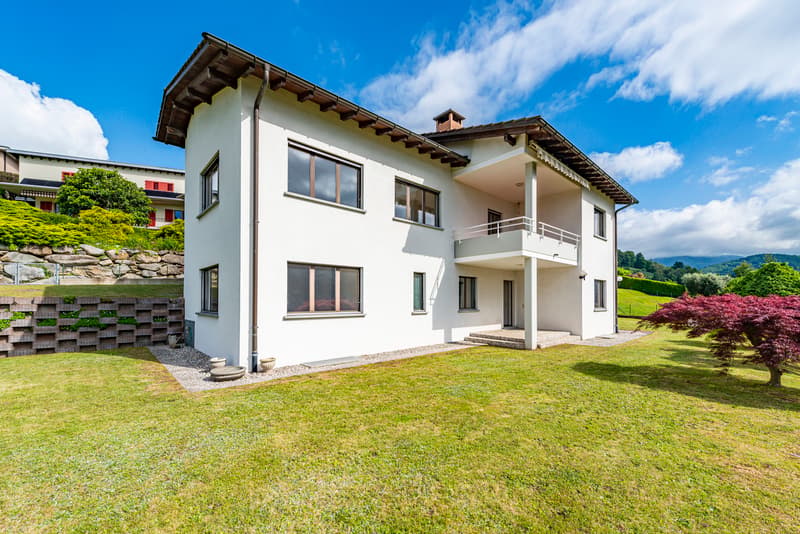 Casa bifamiliare con grande terreno edificabile (4)