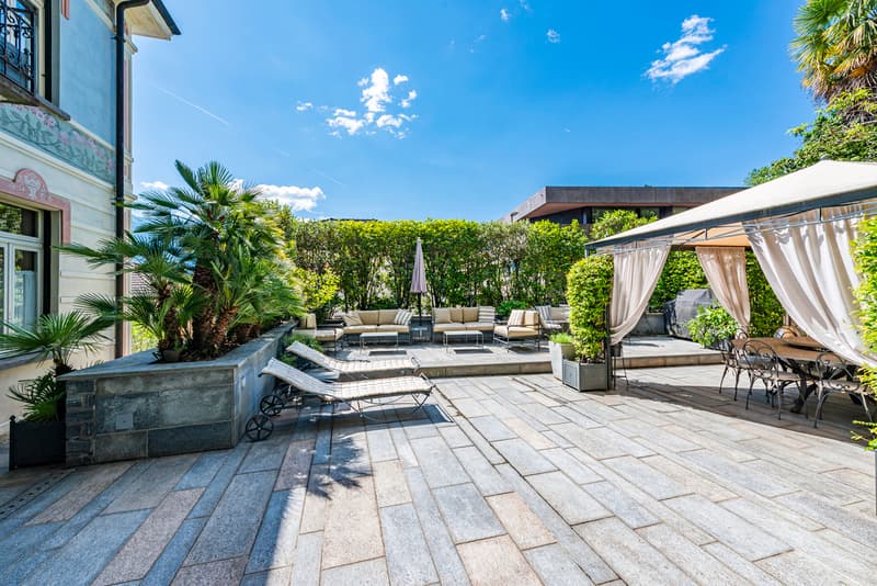Villa d'epoca con vista lago (3)