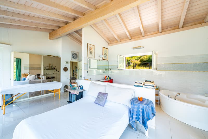 Casa moderna con bellissima vista lago (10)