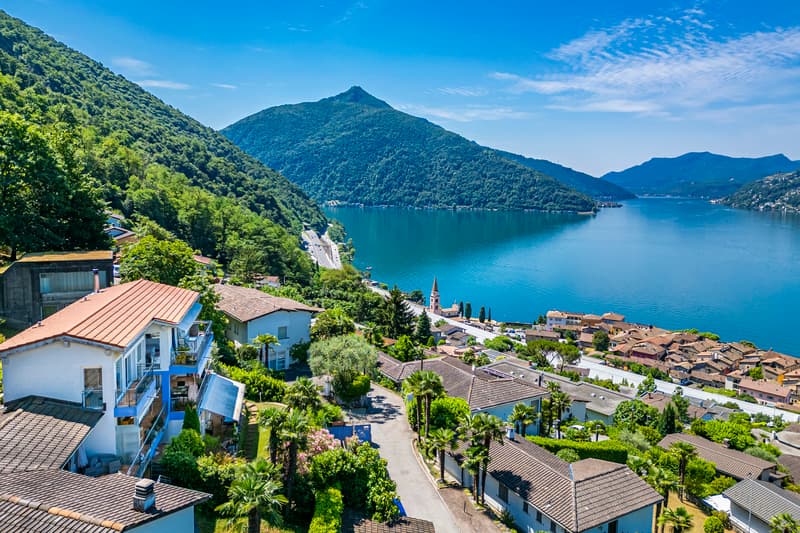 Casa moderna con bellissima vista lago (2)