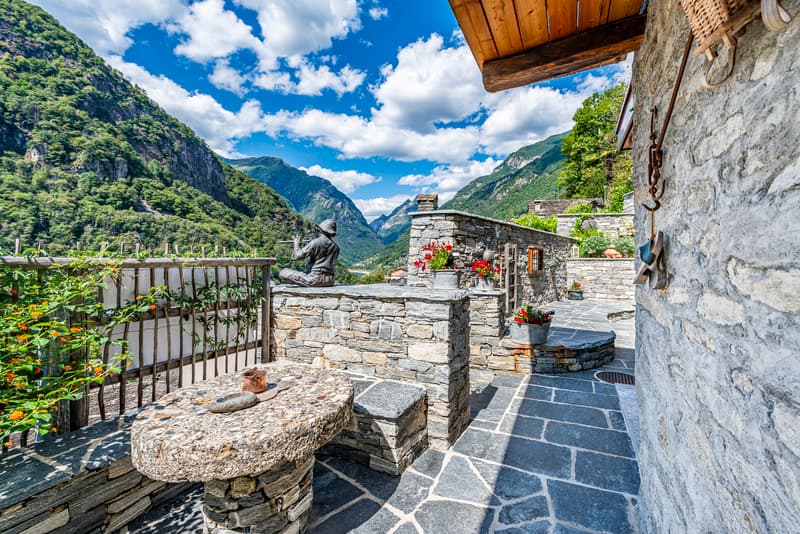 Capolavoro di rustico nella valle di James Bond (2)