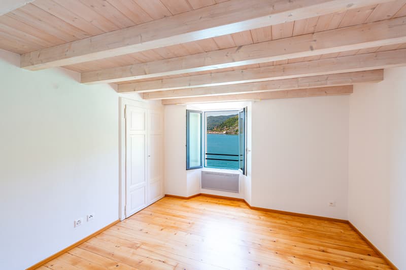 Affascinante casa ticinese fronte lago (13)