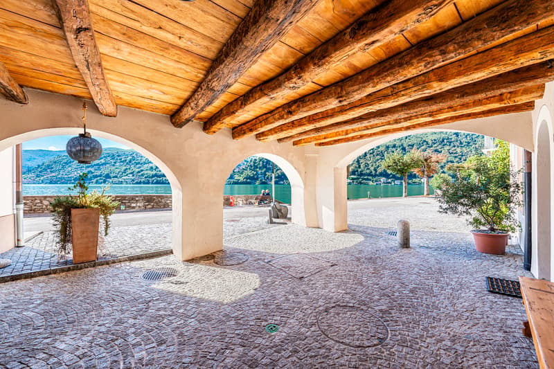 Affascinante casa ticinese fronte lago (5)