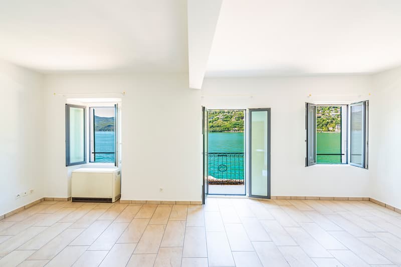 Affascinante casa ticinese fronte lago (9)