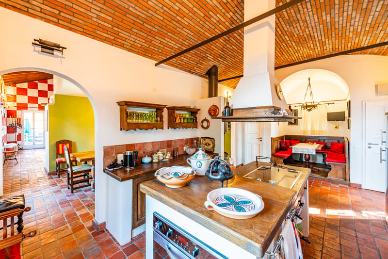 Esclusiva villa con vista lago e parco privato di oltre 6.000 mq (10)
