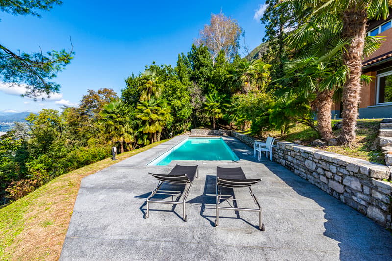Esclusiva villa con vista lago e parco privato di oltre 6.000 mq (6)