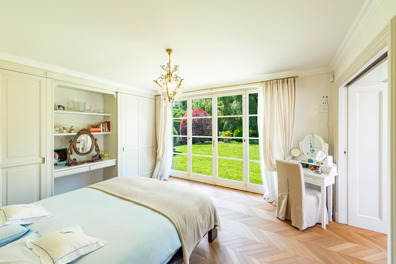 Elegante villa con piscina immersa nel verde (11)