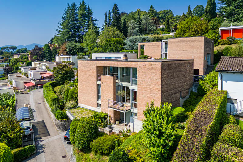 Elegante villa con giardino in posizione strategica (1)