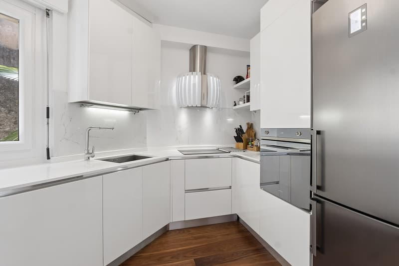 Elegante appartamento con vista lago in posizione privilegiata (8)