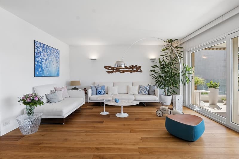 Elegante appartamento con vista lago in posizione privilegiata (7)