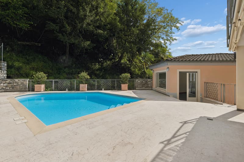 Residenza Diana: Elegante attico con giardino, piscina e vista lago (5)