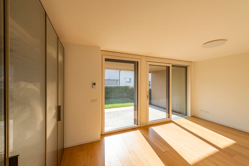 Appartamento ammobiliato con giardino privato al lago (9)
