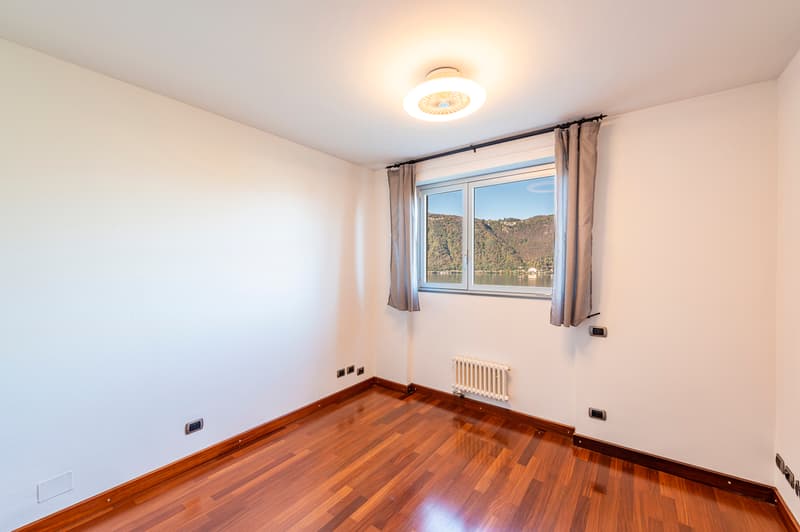 Pied-à-terre con vista lago giardino e piscina condominiale (6)