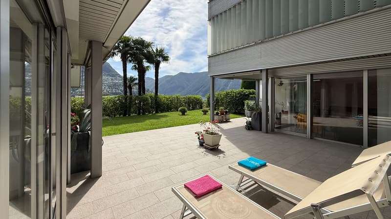 Luminoso appartamento con giardino privato in posizione strategica (13)