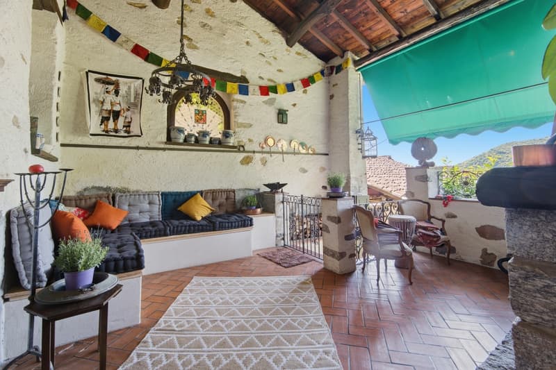 Casa d'epoca con giardino nel nucleo storico di Aranno (4)