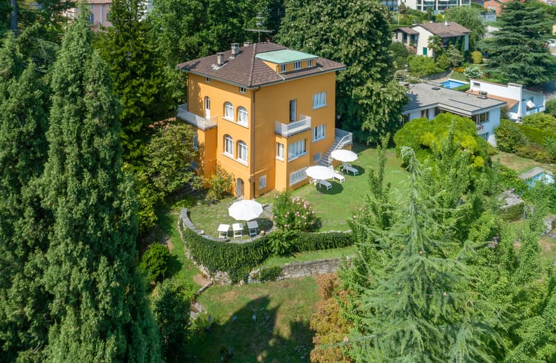 Villa storica con parco privato alle porte di Lugano (1)