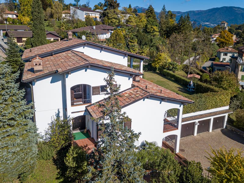 Villa Capriccio | Elegante proprietà immersa nel verde (11)