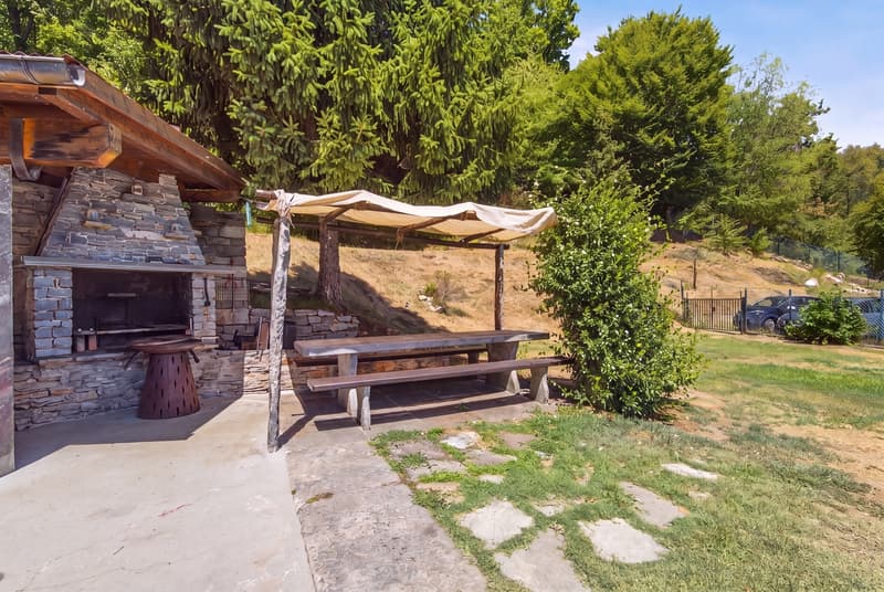 Casa ticinese immersa nella natura (11)