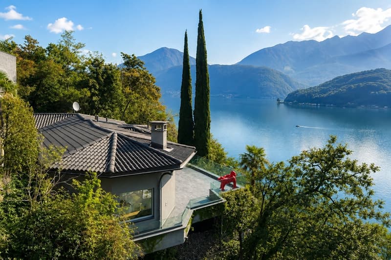 Esclusiva villa di lusso con piscina coperta e vista lago (2)
