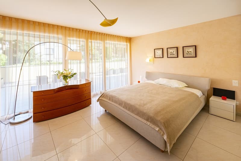 Elegante appartamento con giardino e vista lago, a due passi dal TASIS (10)